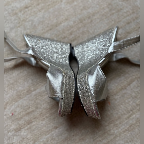 Touch Ups Silver Wedges Heels Dress Sandal Size 6 Formal Wedding Holiday Party - Picture 6 of 10